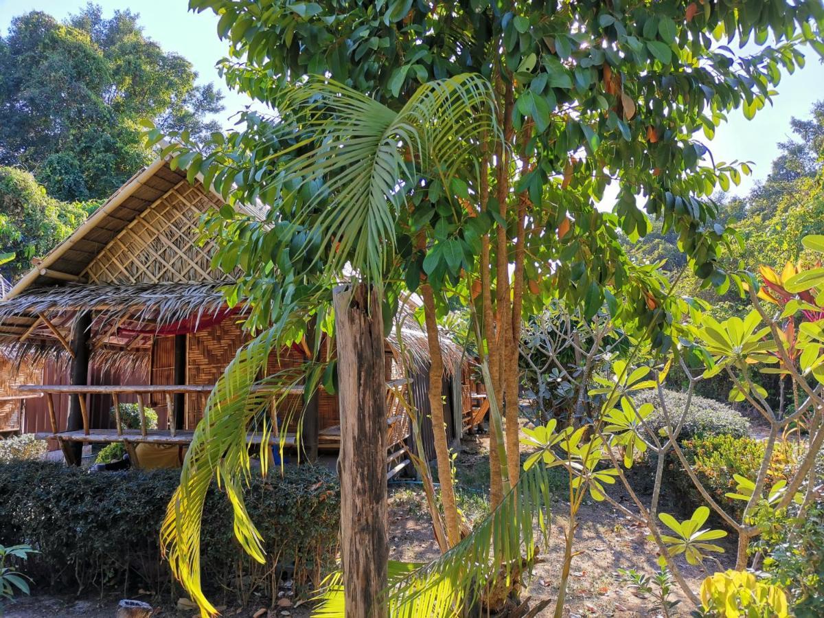 Phuhaya Bamboo Bungalows Ko Lanta Exteriör bild