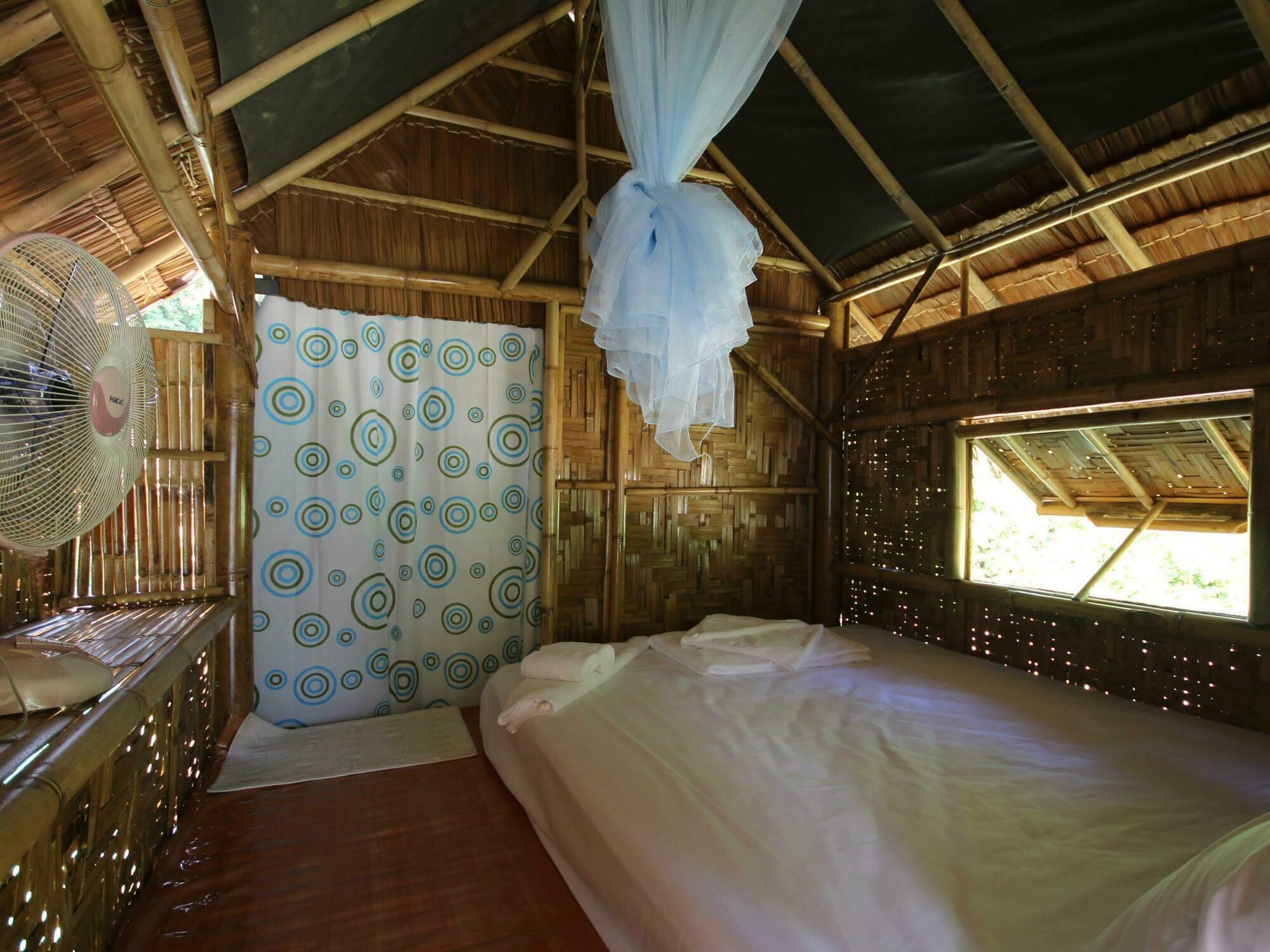 Phuhaya Bamboo Bungalows Ko Lanta Exteriör bild